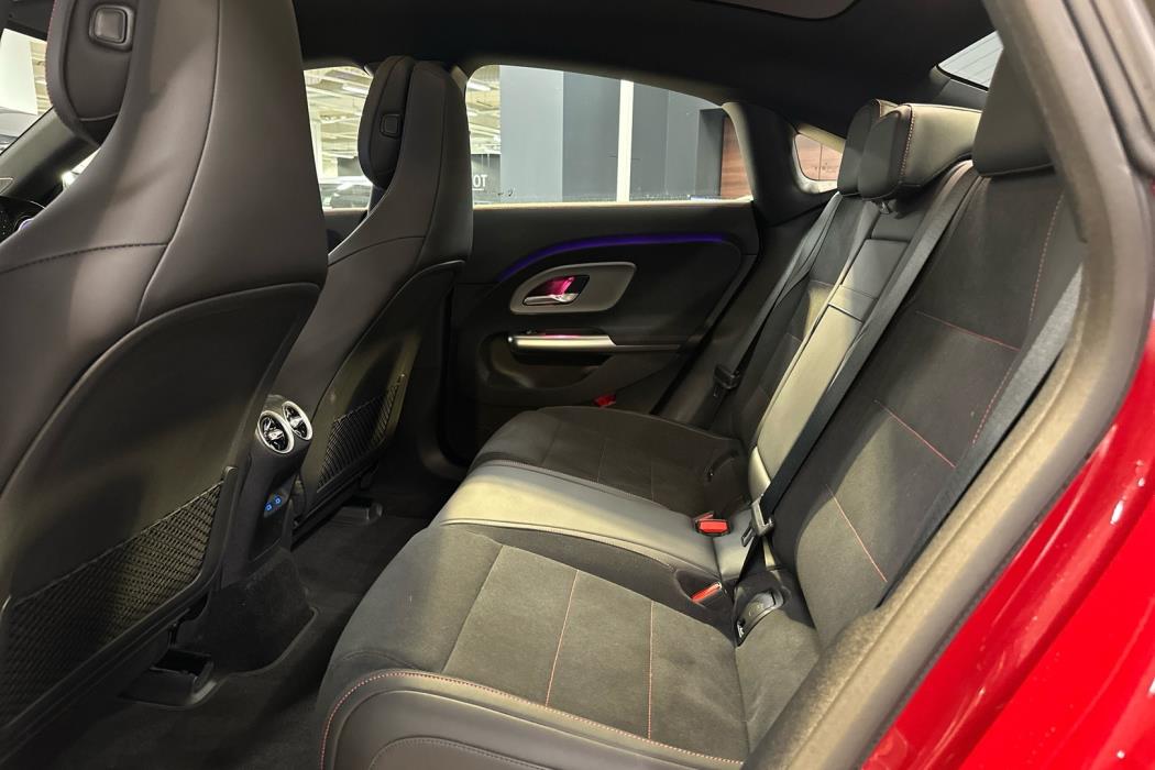 MERCEDES-BENZ CLA 2025