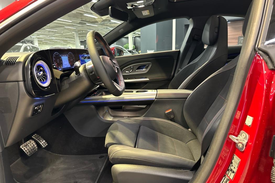 MERCEDES-BENZ CLA 2025