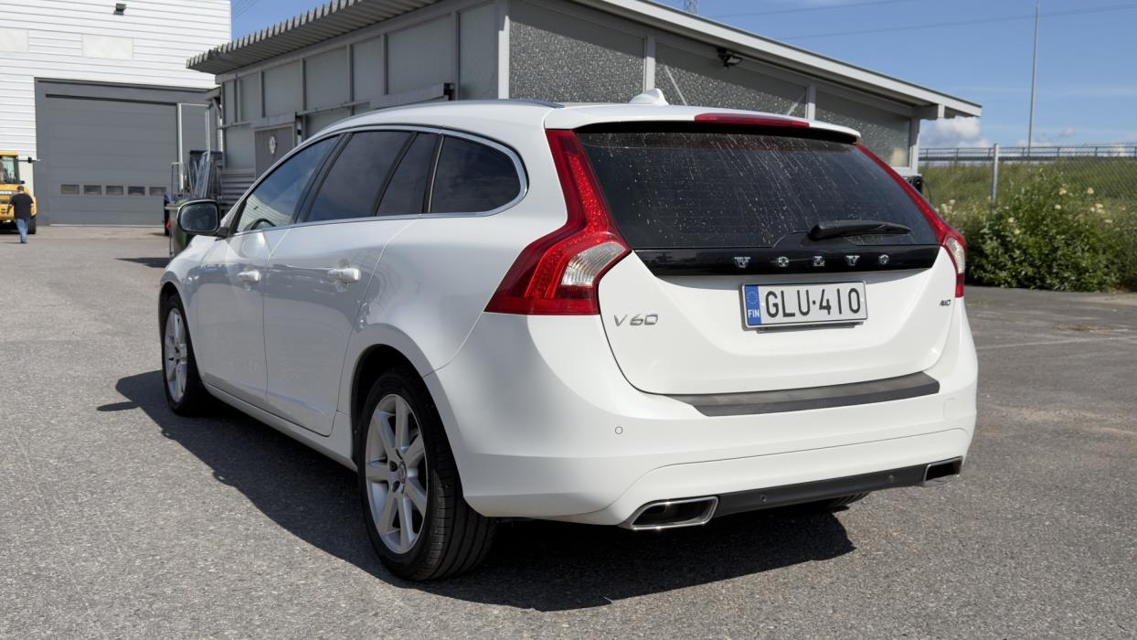 VOLVO V60 2016