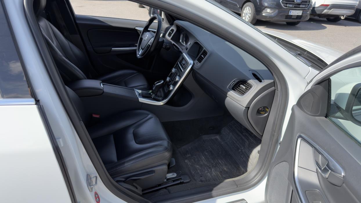 VOLVO V60 2016