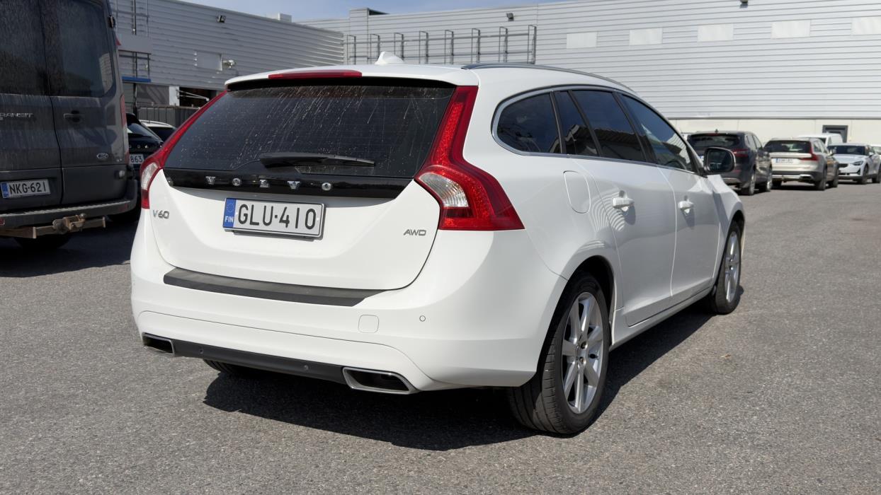 VOLVO V60 2016