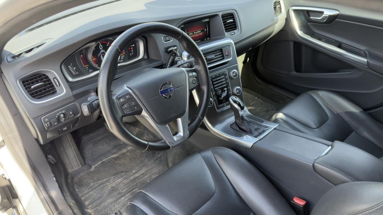VOLVO V60 2016