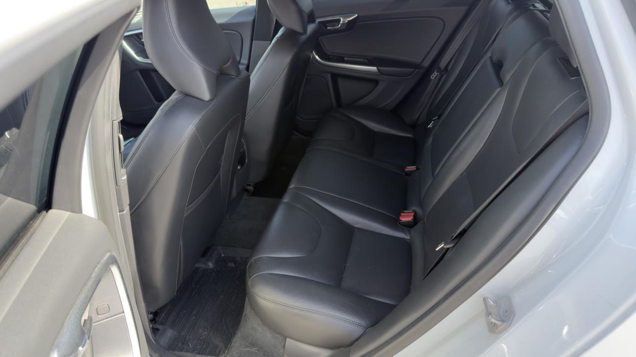 VOLVO V60 2016
