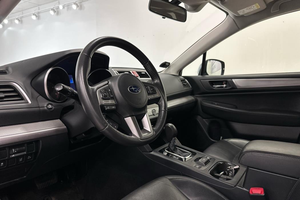 SUBARU Outback 2016