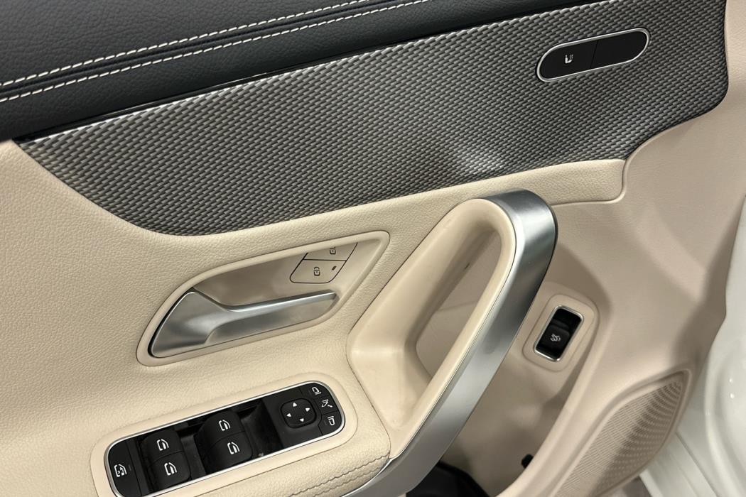 MERCEDES-BENZ CLA 2019