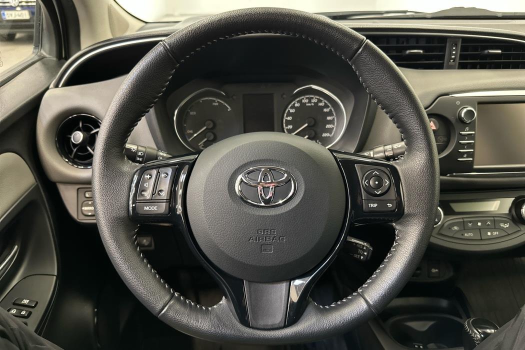 TOYOTA Yaris 2019