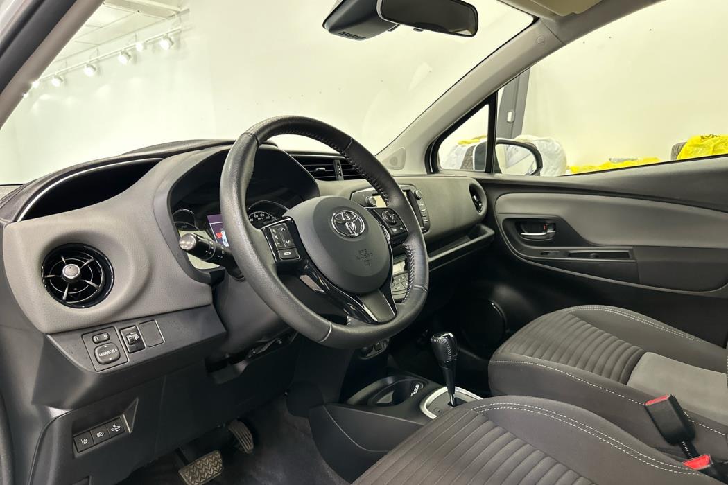 TOYOTA Yaris 2019