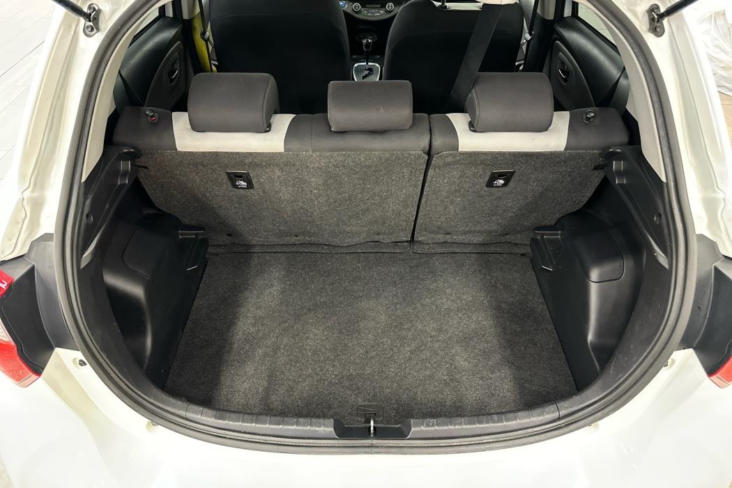 TOYOTA Yaris 2019