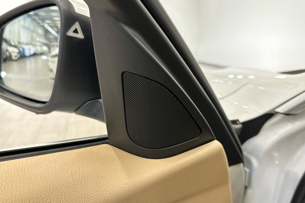 BMW 330 2016