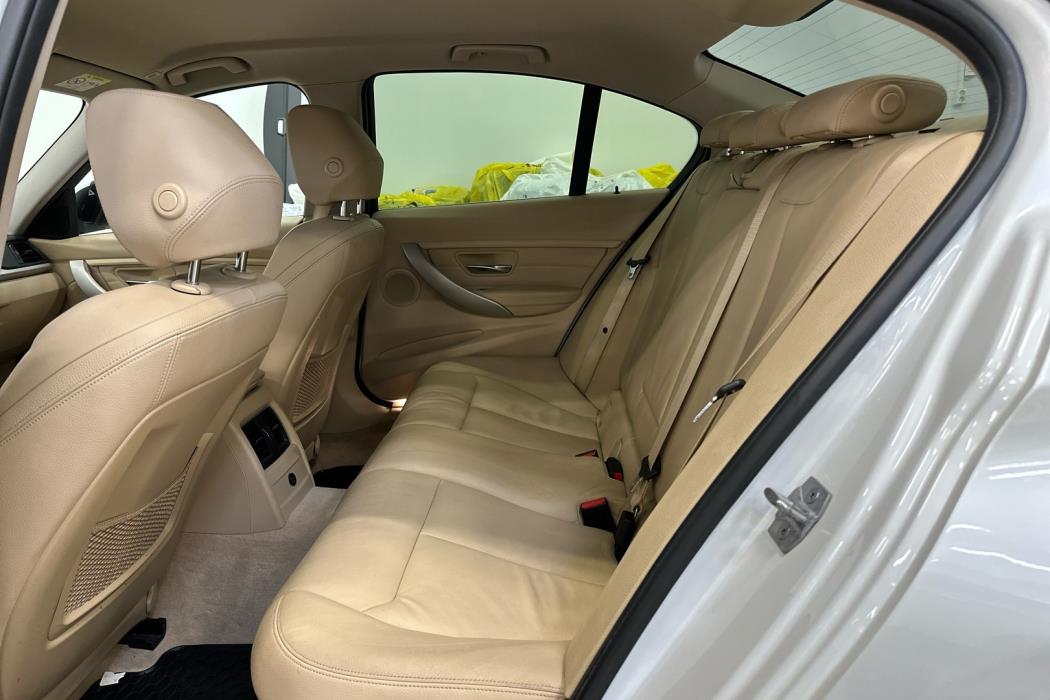 BMW 330 2016