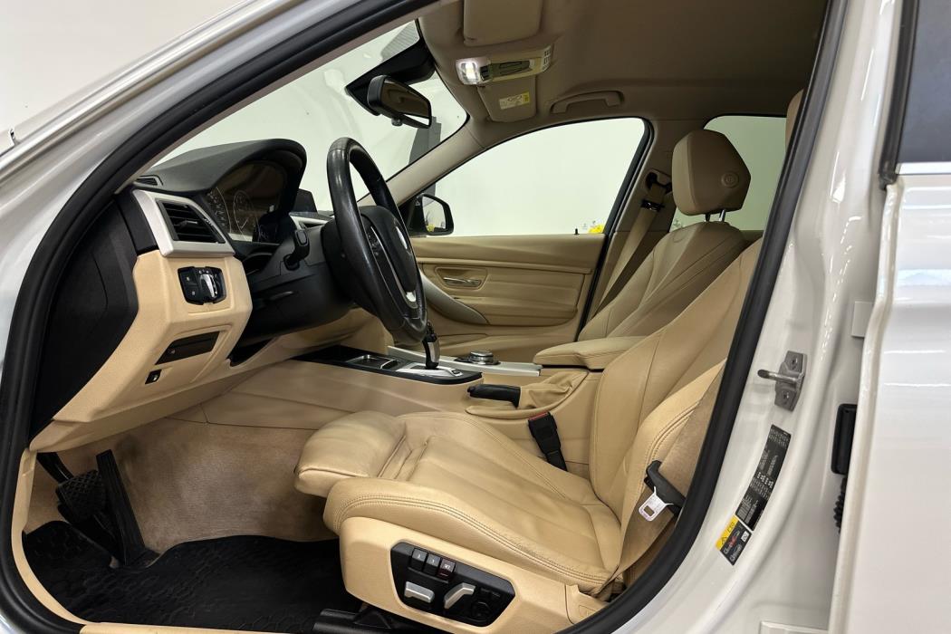 BMW 330 2016