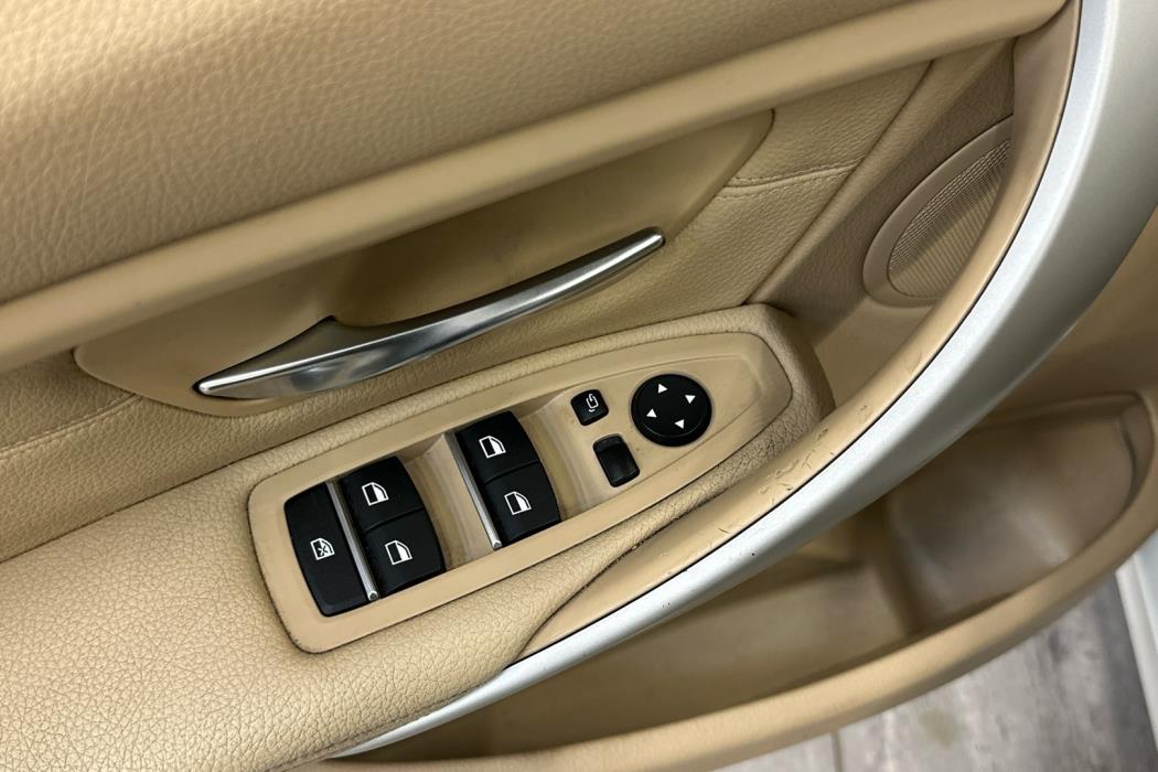 BMW 330 2016