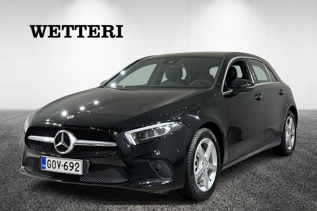 MERCEDES-BENZ A 2022