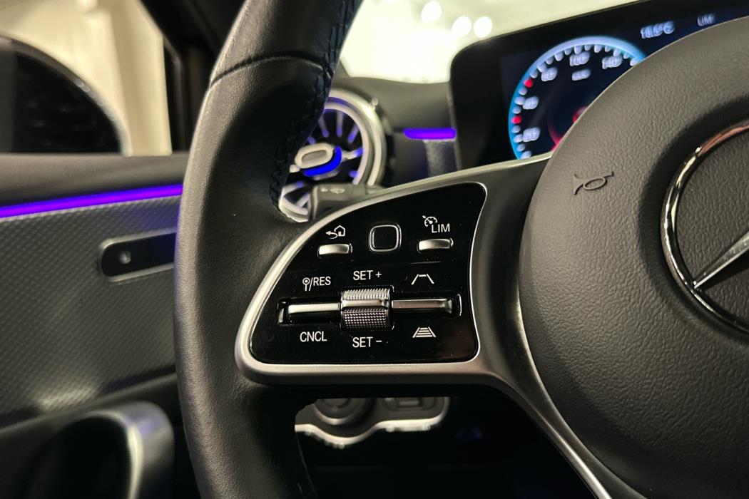 MERCEDES-BENZ A 2022