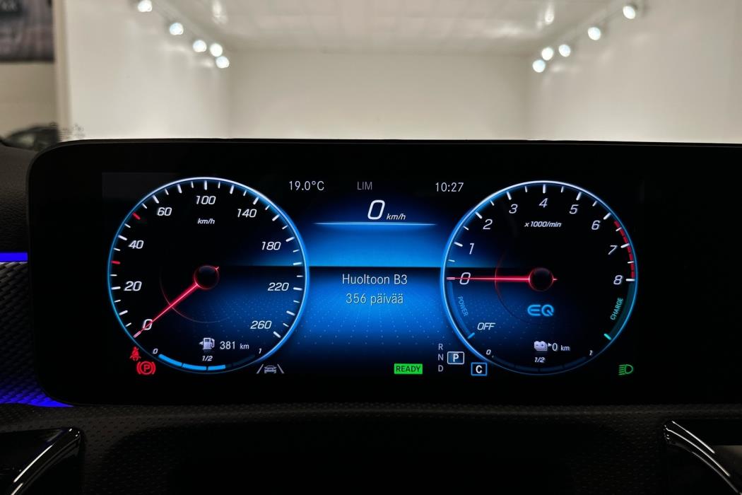 MERCEDES-BENZ A 2022