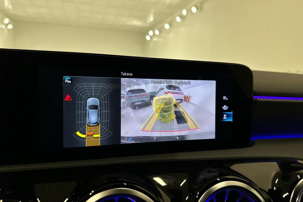 MERCEDES-BENZ A 2022