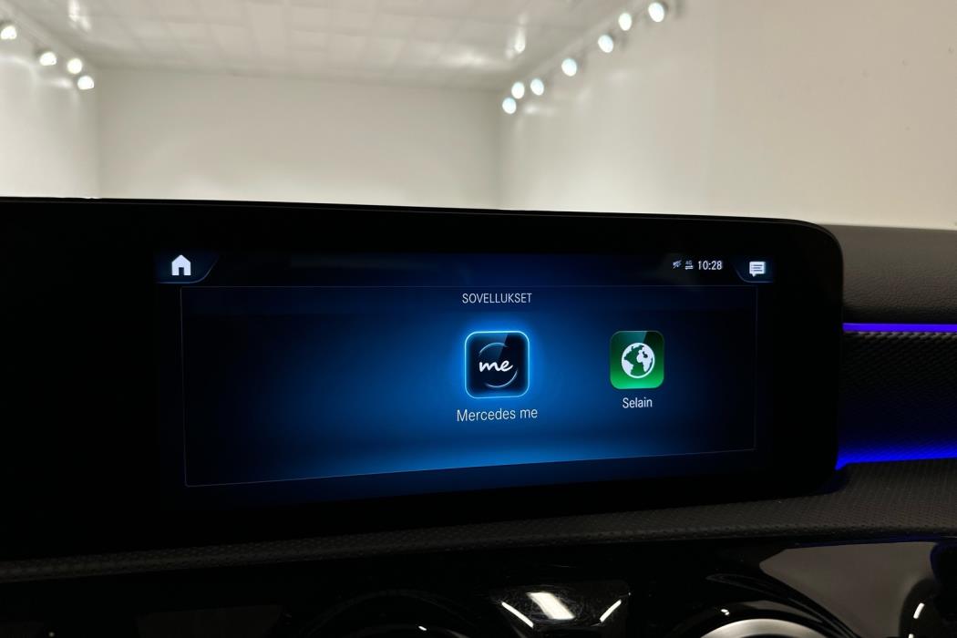 MERCEDES-BENZ A 2022