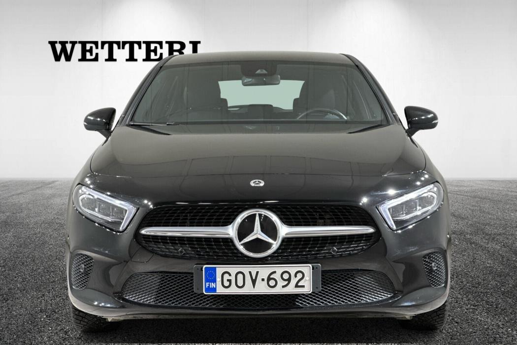 MERCEDES-BENZ A 2022