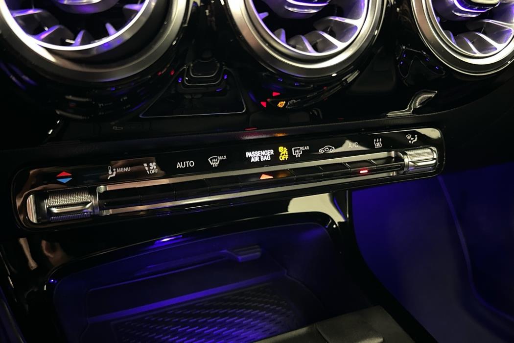 MERCEDES-BENZ A 2022