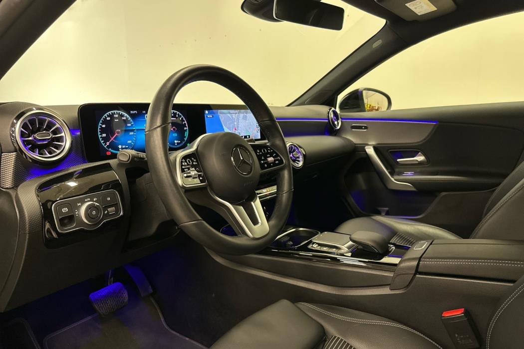 MERCEDES-BENZ A 2022