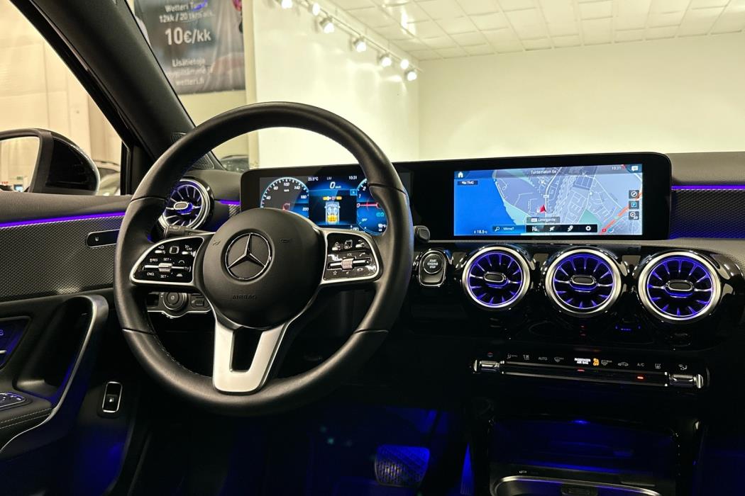 MERCEDES-BENZ A 2022