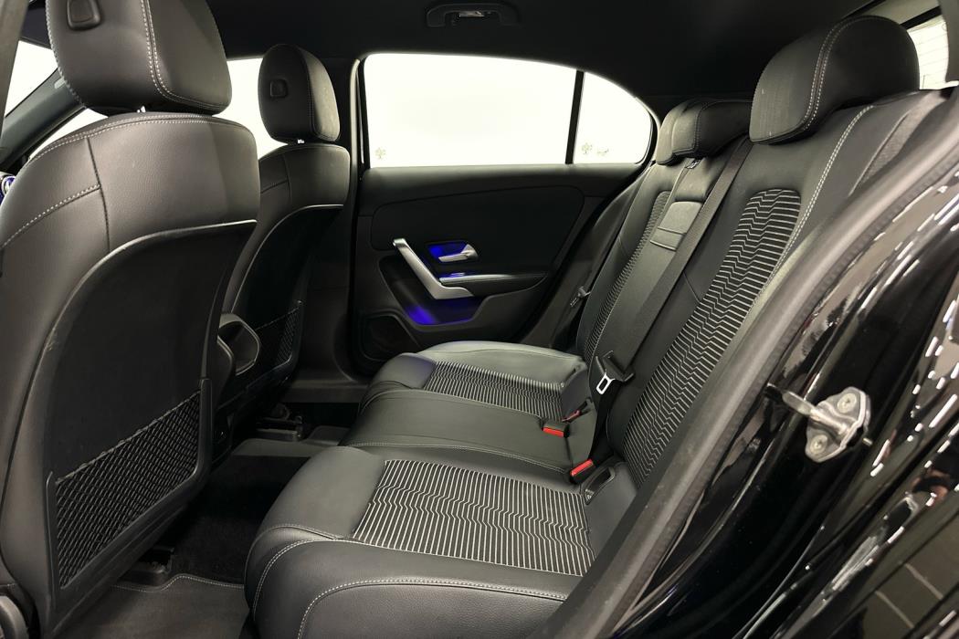 MERCEDES-BENZ A 2022