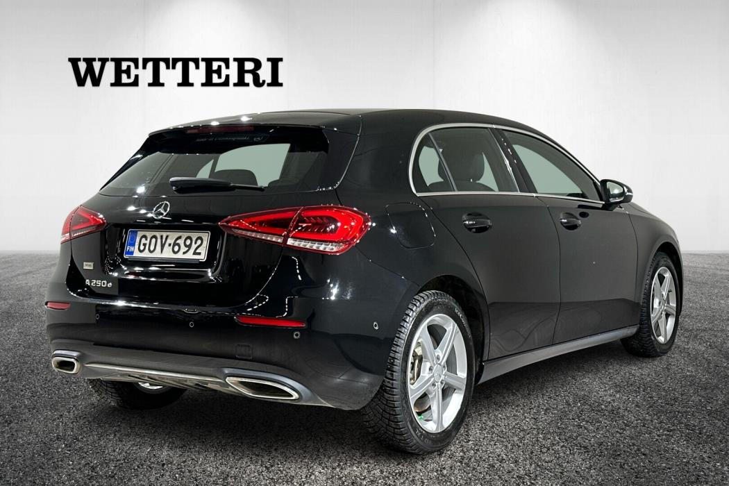 MERCEDES-BENZ A 2022