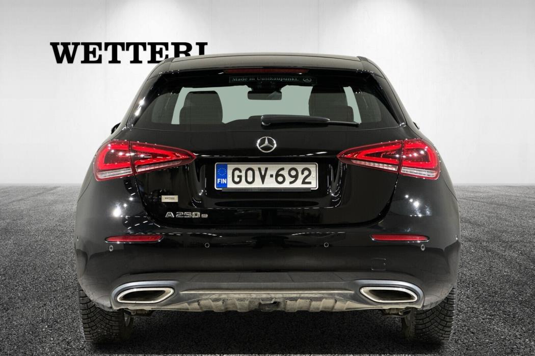 MERCEDES-BENZ A 2022