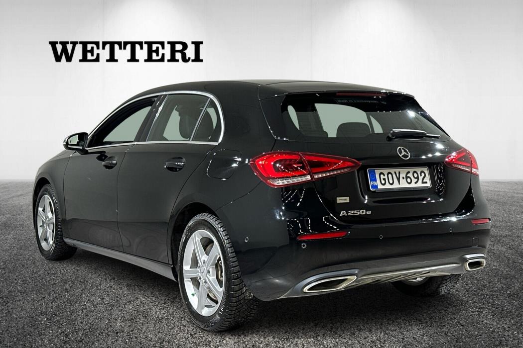 MERCEDES-BENZ A 2022