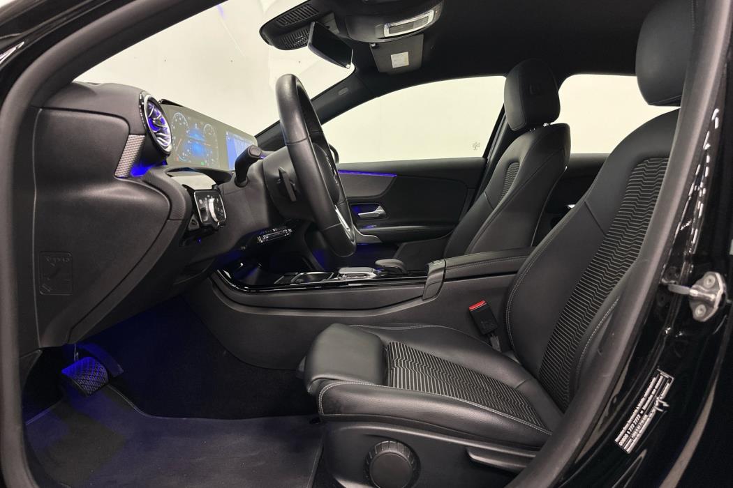 MERCEDES-BENZ A 2022