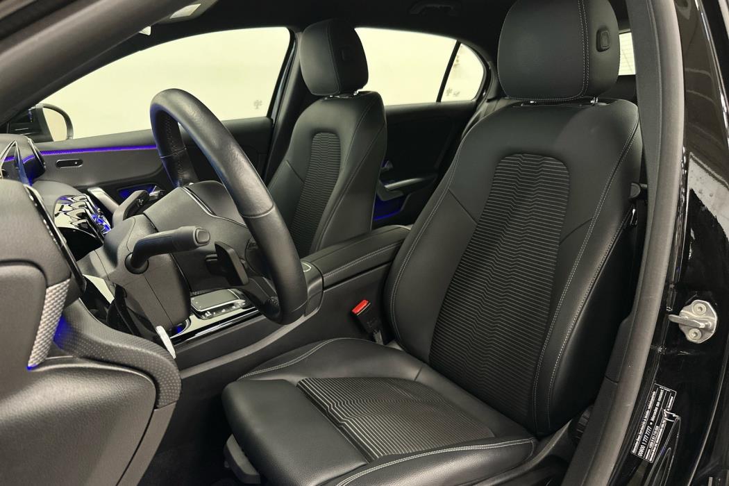 MERCEDES-BENZ A 2022