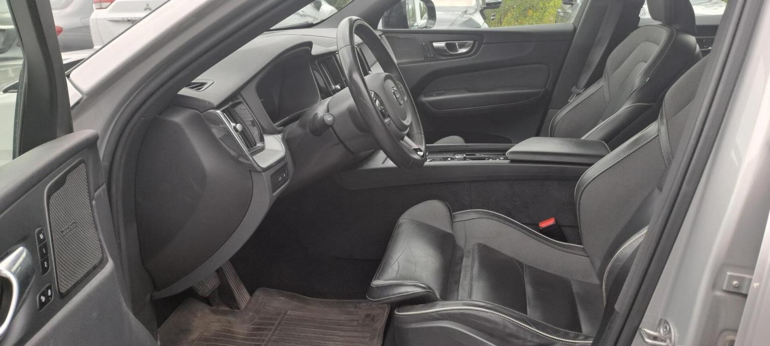 VOLVO XC60 2023