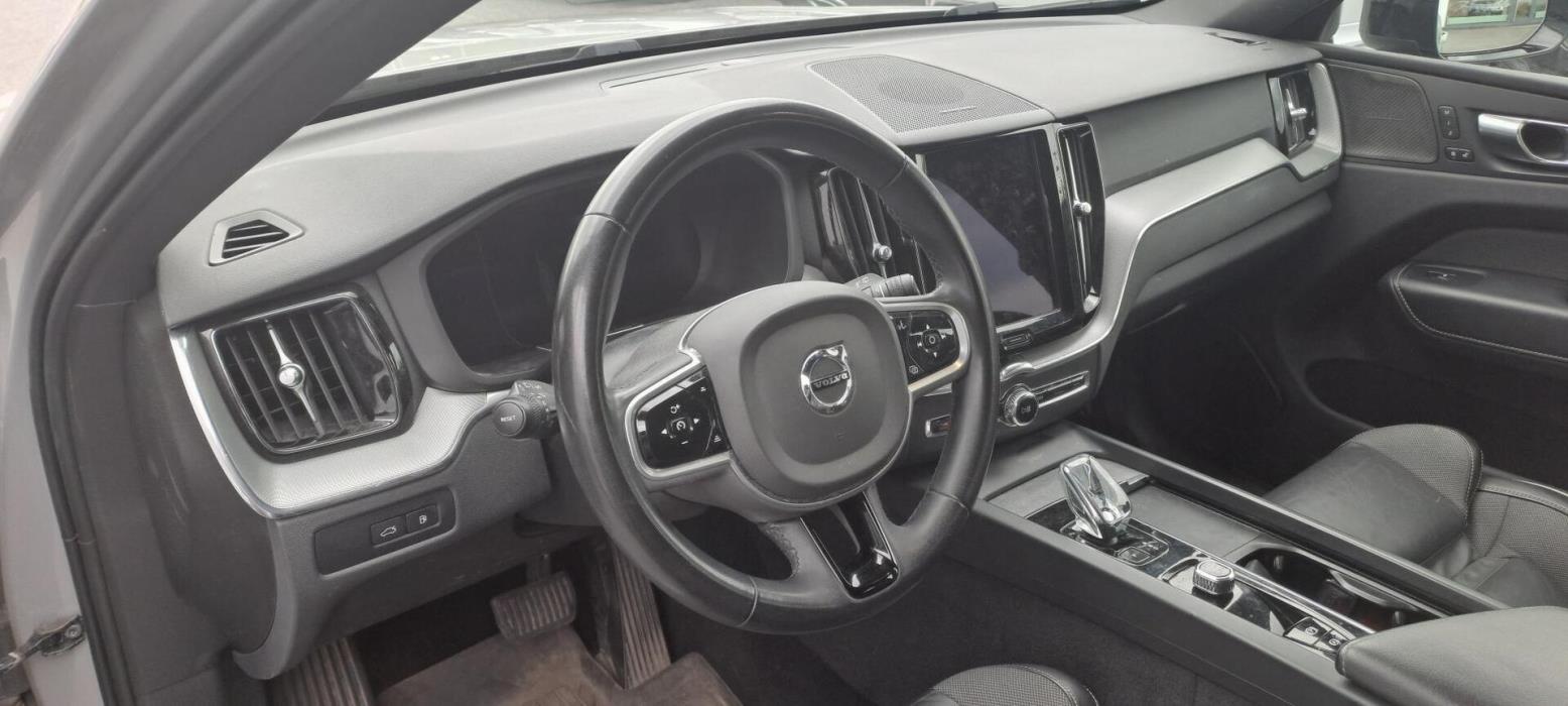 VOLVO XC60 2023