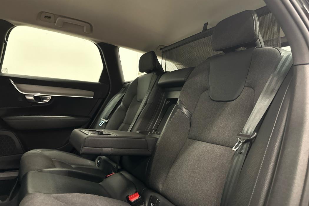 VOLVO V90 2022