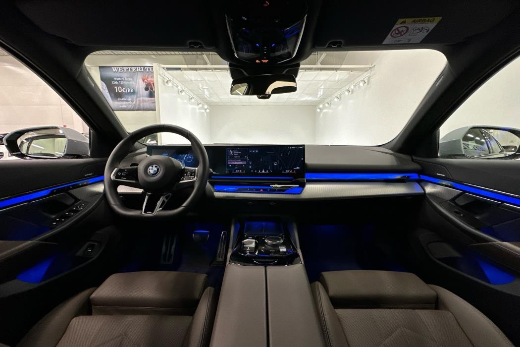 BMW i5 2025