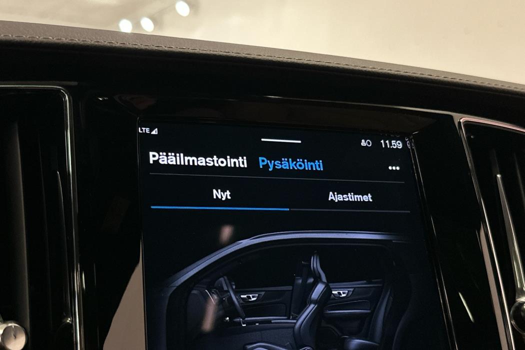 VOLVO V60 2025