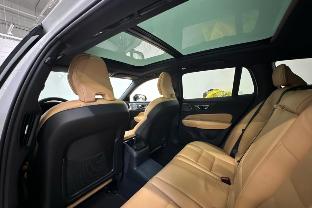 VOLVO V60 2025