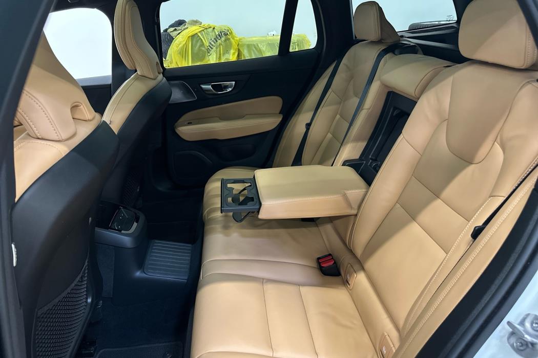 VOLVO V60 2025