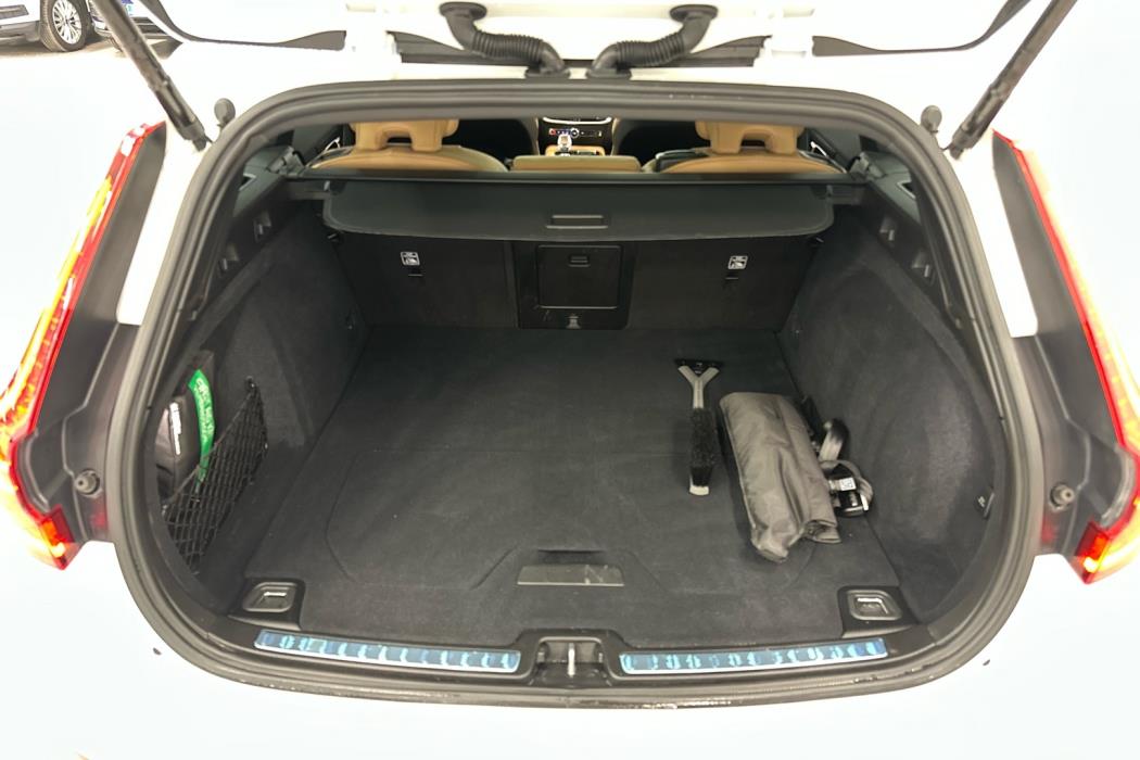 VOLVO V60 2025