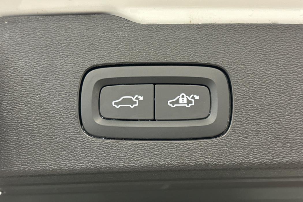 VOLVO V60 2025