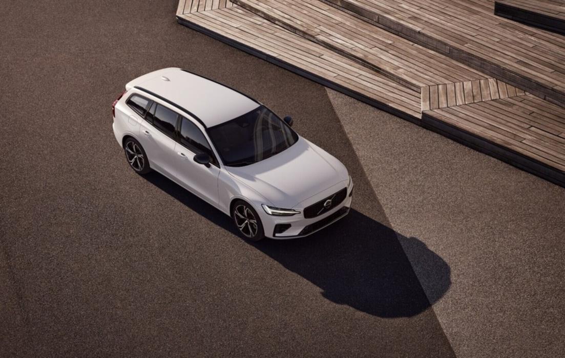 VOLVO V60 2025