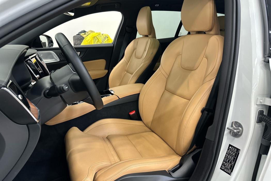 VOLVO V60 2025
