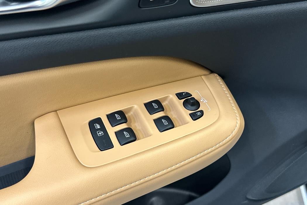 VOLVO V60 2025