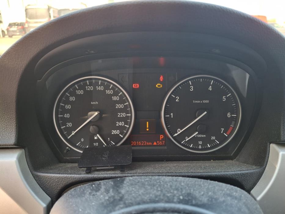 BMW 318 2011