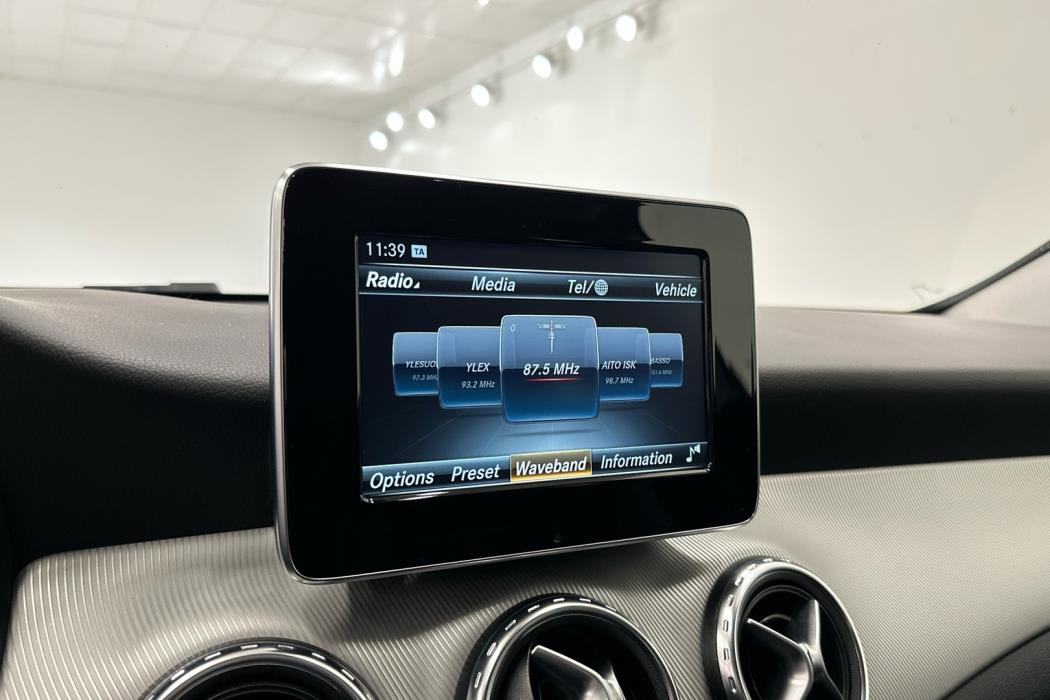 MERCEDES-BENZ GLA 2017