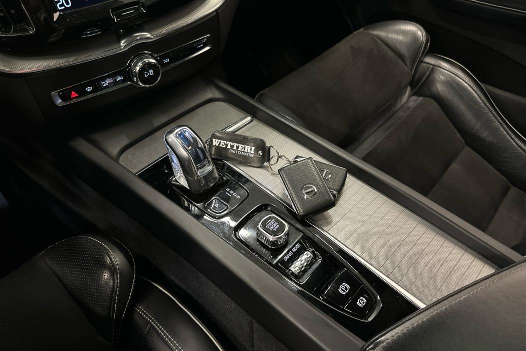 VOLVO XC60 2017