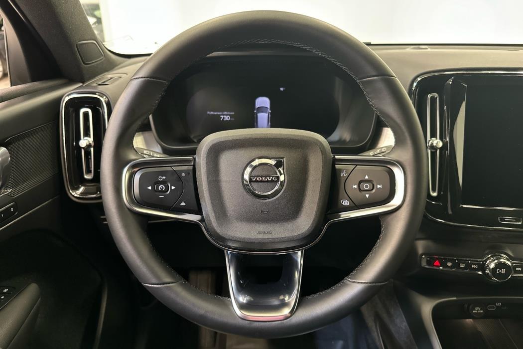 VOLVO XC40 2024