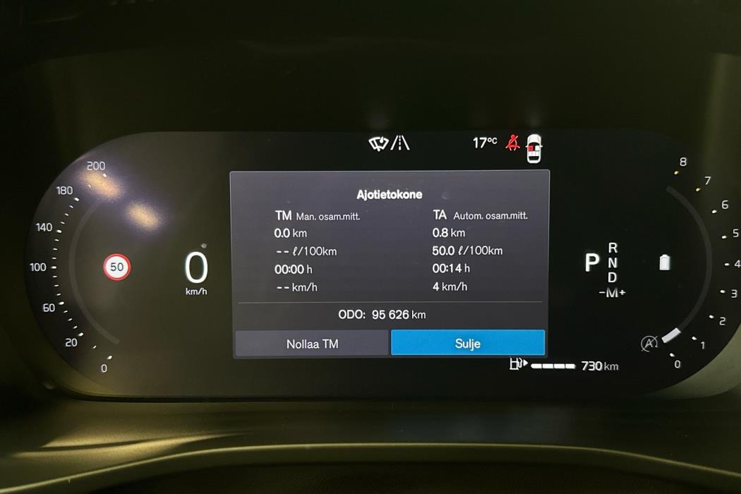 VOLVO XC40 2024