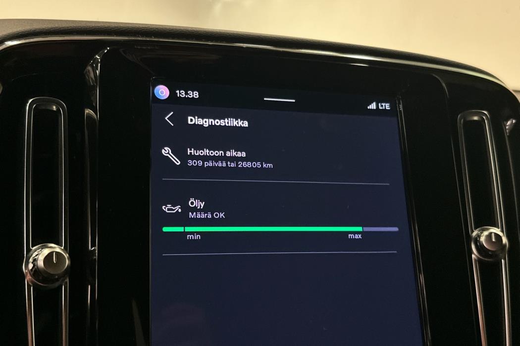 VOLVO XC40 2024