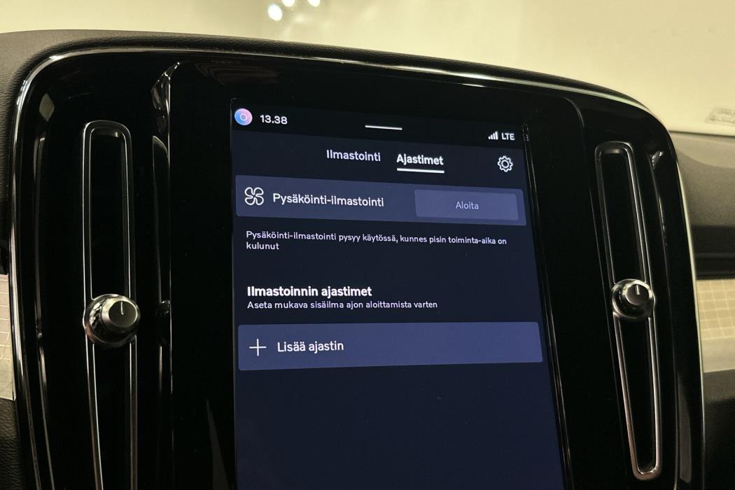 VOLVO XC40 2024